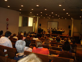 Dra. Eliane Pinto Vieira, Dr. Mario Cabral Ribeiro, Dr. Ariovaldo Ribeiro Filho (de droite à gauche)